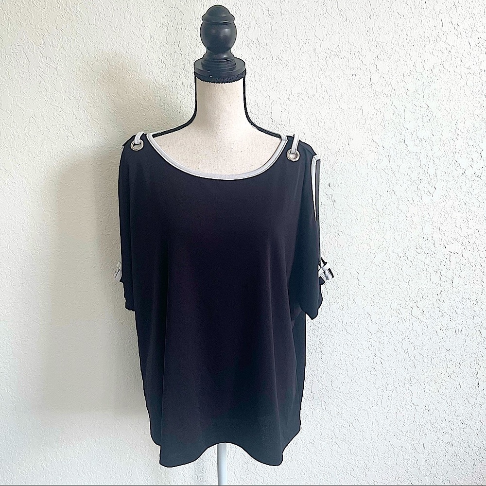 CARMEN MARC VALVO Black White Plus Size Cold Shoulder Short Sleeve Top 1X